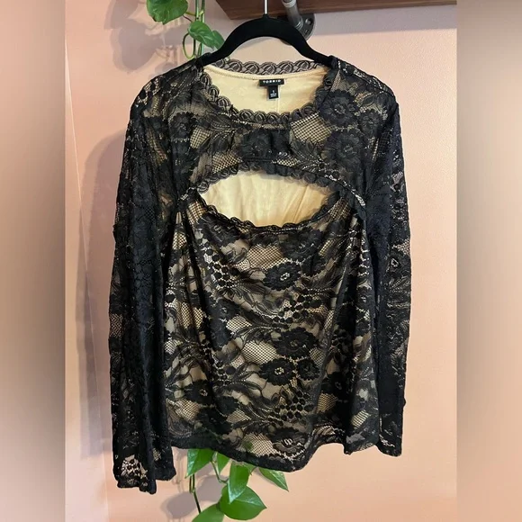 NWT torrid Black Floral Lace Long Sleeve Cutout Blouse - Picture 5 of 9